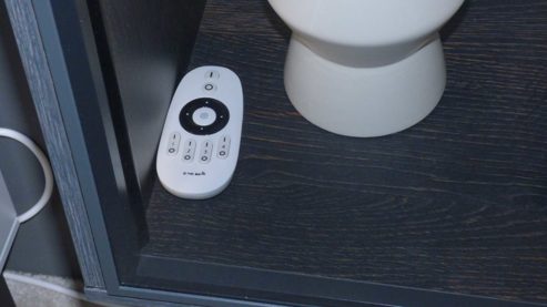 Wohnwand Interliving aus Furnier Glas Holz Metall in Hellgrau Dunkelgrau Interliving Wohnwand Serie 2107, Wohnkombination 256 Quarzgrau, Eiche flamed Wood – vierteilig, Breite ca. 256 cm