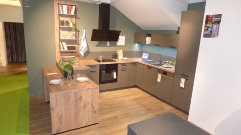 Einbauküche Nobilia® aus Holz Kunststoff Nachbildung Stein in Dunkelgrau nobilia Laser Design-Küche mit allen Elektrogeräten Taupegrau & Vikings Oak, schwarze Metallgriffe