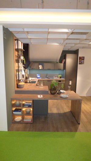 Einbauküche Nobilia® aus Holz Kunststoff Nachbildung Stein in Dunkelgrau nobilia Laser Design-Küche mit allen Elektrogeräten Taupegrau & Vikings Oak, schwarze Metallgriffe