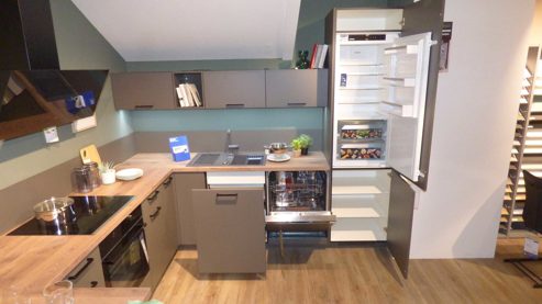 Einbauküche Nobilia® aus Holz Kunststoff Nachbildung Stein in Dunkelgrau nobilia Laser Design-Küche mit allen Elektrogeräten Taupegrau & Vikings Oak, schwarze Metallgriffe