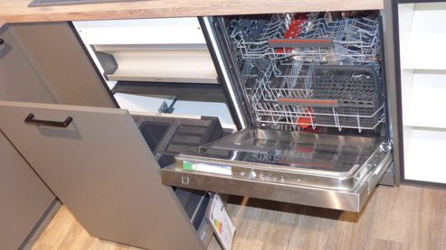 Einbauküche Nobilia® aus Holz Kunststoff Nachbildung Stein in Dunkelgrau nobilia Laser Design-Küche mit allen Elektrogeräten Taupegrau & Vikings Oak, schwarze Metallgriffe