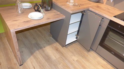 Einbauküche Nobilia® aus Holz Kunststoff Nachbildung Stein in Dunkelgrau nobilia Laser Design-Küche mit allen Elektrogeräten Taupegrau & Vikings Oak, schwarze Metallgriffe